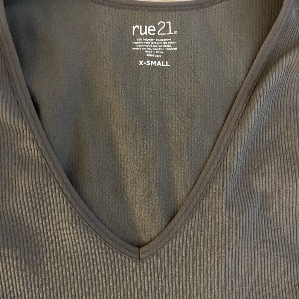Rue21 Gray Ribbed Crop Top